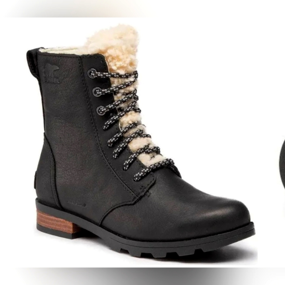 New Sorel Emelie short lace cozy size 8